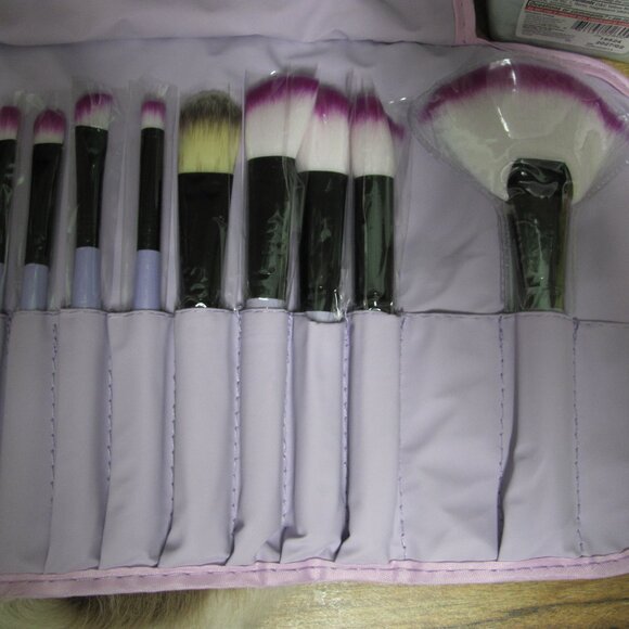 32 PIECE MAKEUP BRUSH SET NIP - Picture 3 of 5